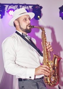 vakaro vedėjas - saksofonistas Kęstas Vievesis